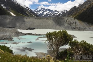 Nový Zéland, jezero a Mt Cook v dáli