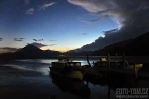 Lago de Atitlan, přístav Panajachel, Guatemala